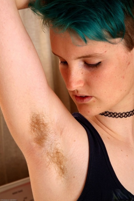 Hippie Cyan shows off her hairy body while stripping on the washing machine