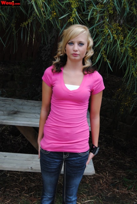 Cute amateur babe posing in her pink dress and blue jeans outdoors