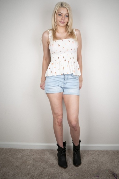 Sexy blonde Riley Steele posing in her white top and jean shorts