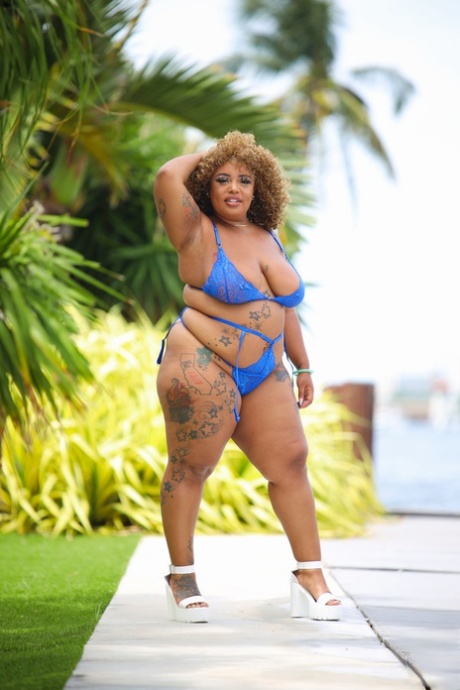 Ebony fatty Mulanblossomxxx poses in her lingerie & shows her big ass & tits