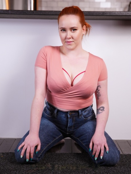 Chubby redheaded teen Rose Glitch strips and shows her big fat booty