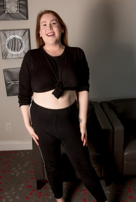 Sutton Mercer, a modelo gorda e travesti, revela as suas mamas grandes e a sua pila gorda