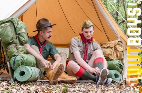 Chudy gej scout Ethan dostaje ustnie zadowolony & przejebane w scoutmaster Wheeler