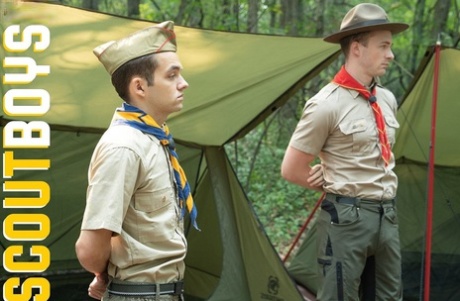 Homoseksuele scouts Cole & Marcus worden bevredigd en geanalyseerd door scoutsleider Charger