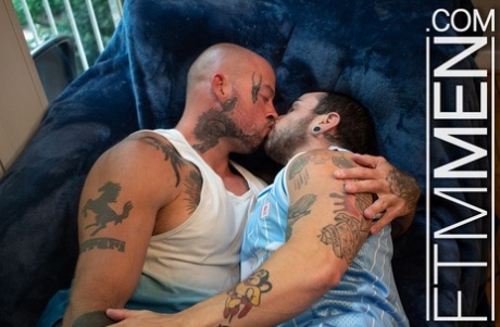 Dois americanos gays, Jesse Diamond e Sean Duran, despem-se e fodem com força