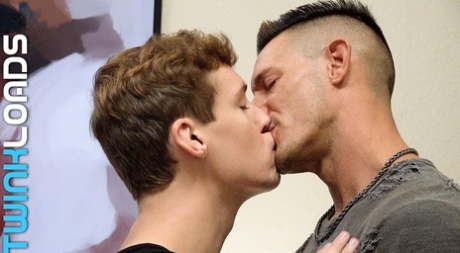 Il gay maturo Jax Thirio si fa filmare e scopare dal massaggiatore Jack Bailey