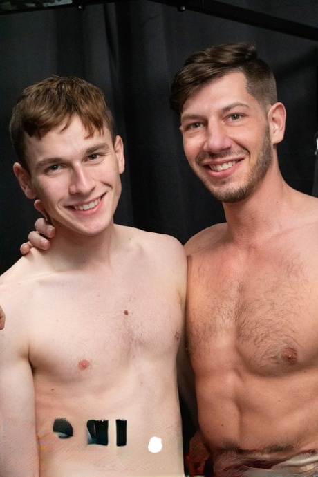 Twink Tyler Tanner consigue oralmente complacido y deshuesado por su maestro gay Jordan Starr