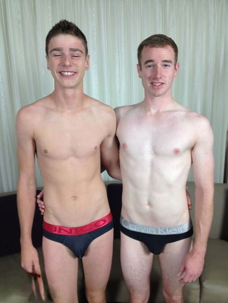 Os jovens garanhões gays Zach Lockhart e Travis Stevens fazem sexo anal depois de 69