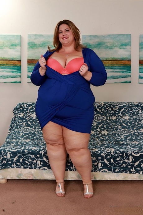 Alta SSBBW Erin Green muestra su polla chupar y follar habilidades