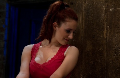 Hogtied Iona Grace, Isis Love