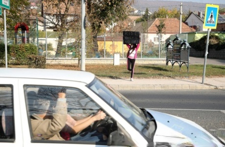 Nastolatka z dużymi cyckami Sherill Collins zostaje poderwana i zerżnięta przez nieznajomego