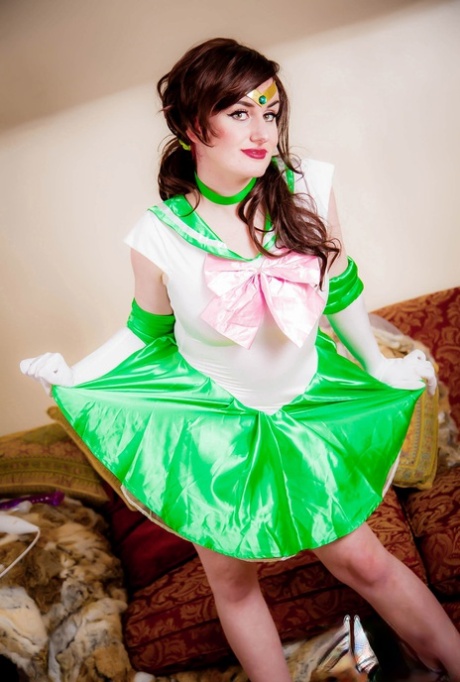 Cosplay babe Elise Adore flaunts her hot legs in a cute dress & high heels