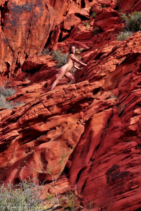 Saucy MILF Sofie Marie exposing her big booty at the Red Rock Cannon