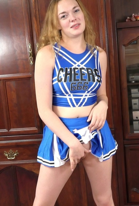 Sexy cheerleader Samantha Reigns gives Logan Drake a POV blowjob