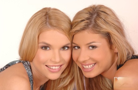Look-alikes Summer and Victoria Tiffani play with each other