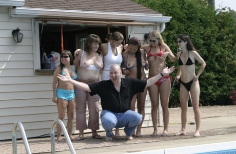 美国女同性恋 Alanna、Anna、Harmony、Kimmi 和 Vixen 在泳池狂欢操逼