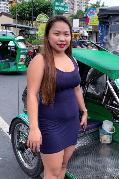 Chubby Asian Babe Jessica Domingo reitet einen großen Schwanz und nimmt eine Gesichtsbehandlung