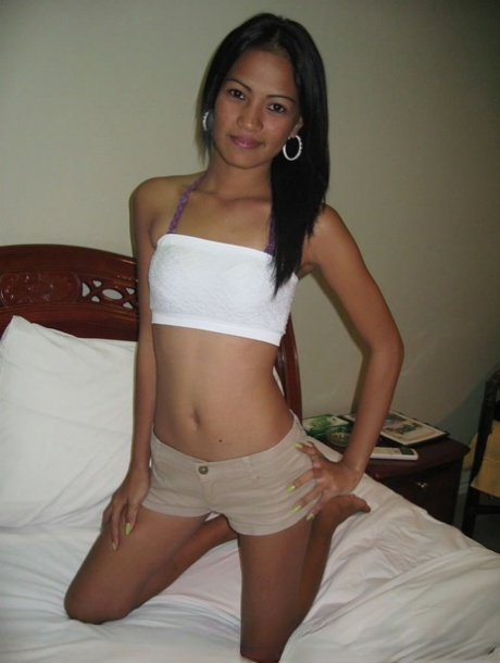 Sexy Filippina Linda Jereos prende scopata difficile e jizzed doggystyle