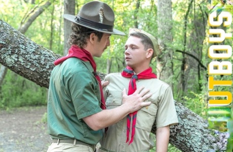 Twink Landon wordt gedisciplineerd & geneukt door homo scoutmaster Mckeon in het bos