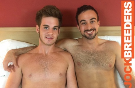 El peludo semental gay Mason Lear se folla por el culo a su amigo Benji Banks