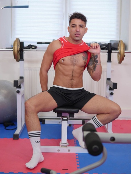 Hunky guy Roque Rems shows his athletic naked body & his hard cock at the gym