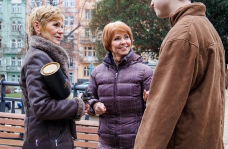 As avozinhas europeias Irenka e Romana ensinam um rapaz adolescente num 3some FFM