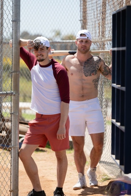 Sexy homovrienden Blain OConnor en Collin Merp poseren naakt voor hardcore seks