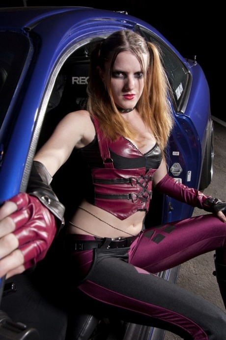 Redheaded amateur girl posing seductively while dressed as a Harley Quinn