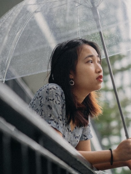 Mooi Aziatisch meisje poseren in haar mooie zomer outfits in een compilatie