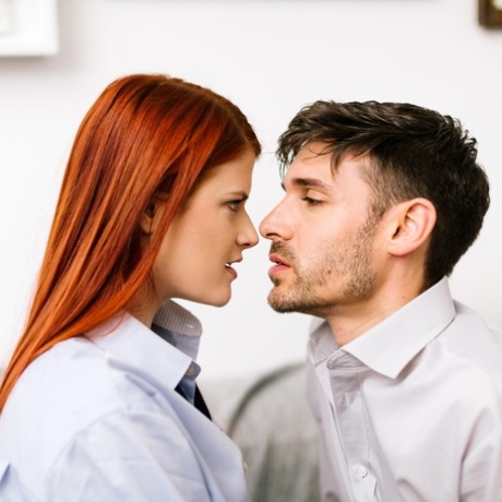 セクシーなレズビアンがGFにマンコを舐めさせるエロティックなカップル総集編