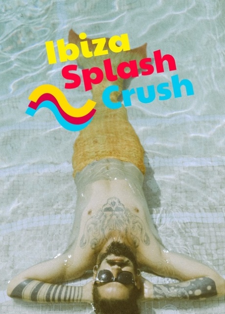 Den frække europæiske babe Carolina Abril bliver slikket i fissen og kneppet i poolen