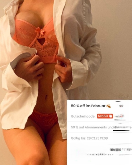 Une jeune fille sexy à la taille de guêpe montre son gros cul dans une compilation de lingerie chaude.