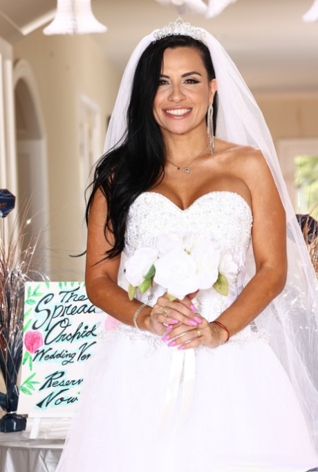 Sexy Braut Shay Sights & ihre Co-Frauen haben wilden Gruppensex an ihrem Hochzeitstag
