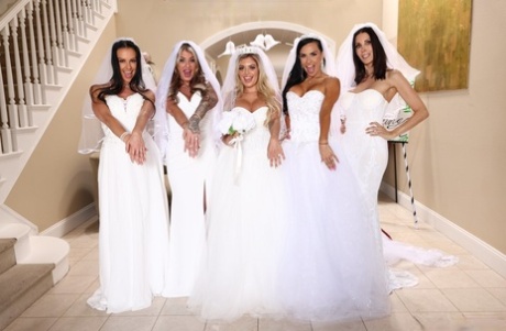 Den sexede brud Shay Sights og hendes medkoner har vild gruppesex på deres bryllupsdag