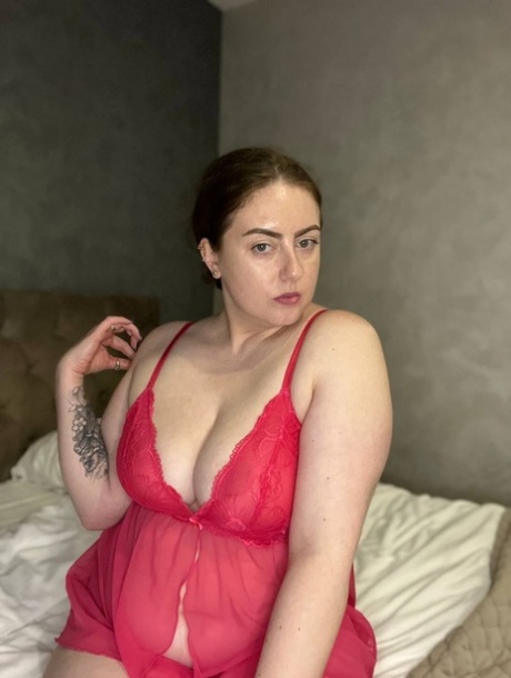 OnlyFans fatty Kristi KKK poses in her lingerie & shows her big tits & fat ass