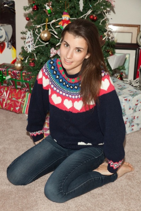 A namorada adolescente Melissa Johnston expõe o seu adorável rabo no dia de Natal