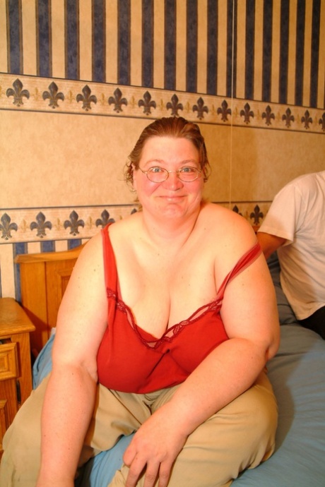 Fat granny in glasses Jo unveils her saggy breasts and gets her twat licked