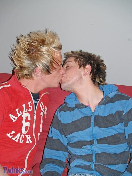 Horny twinks Brad D and Shayne H kiss and strip to show their assholes