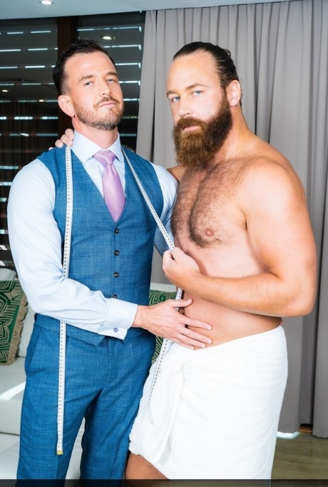 Hot gay bodybuilders Franky Fox and Logan Moore bang in their elegant suits