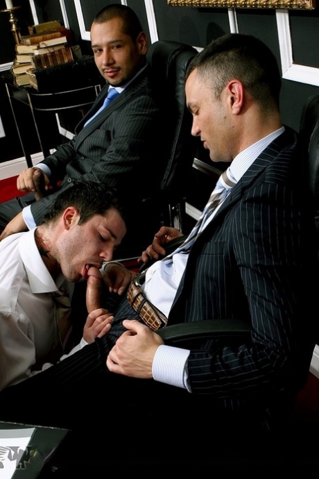 Sexy gay colleagues suck each other