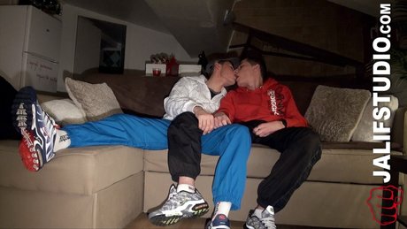 Los gays Fabien Footeux y Fab Kiffeur se la chupan y tienen sexo anal
