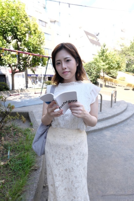Japonská žena v domácnosti Kanna Sakura dostane její muff fingered, dicked & creampied