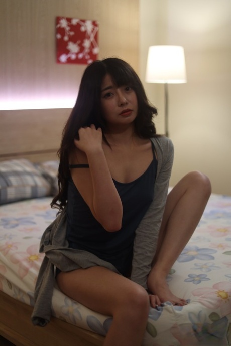 Chinesische Hottie Ranako wird von ihrem Freund in Doggystyle Sex Action gefickt