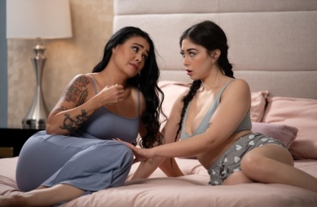 Naughty mom Dana Vespoli has lesbian sex with her stepdaughter Chloe Surreal