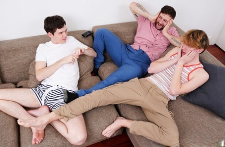 Les mecs gays Skylar Finchh, Nicholas Ryder et Dakota Lovell ont un plan à trois anal sauvage