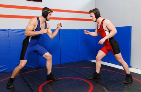 Frække, homoseksuelle wrestlere Quin Quire og Grant Ducati knalder efter hård træning