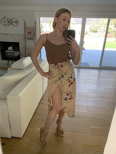 Hot amatør sløv Riley Reyes tager selfies af hendes store booty og huller