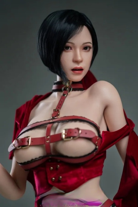 Short-haired gamelady sex doll Emma posing in her provocative outfit & naked