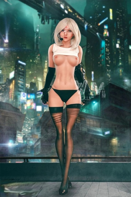 Heiße blonde Sexpuppe zieht sich aus und entblößt ihre frechen Titten und große Beute