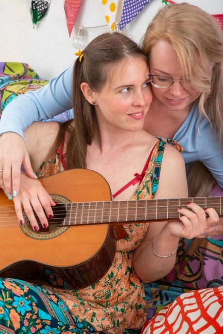 Amateur lesbians Anna X and Elise V finger each other after playing a guitar